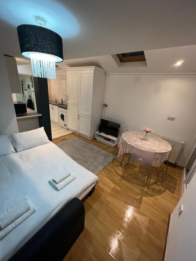 Lovely Flat In Camden Апартаменты *